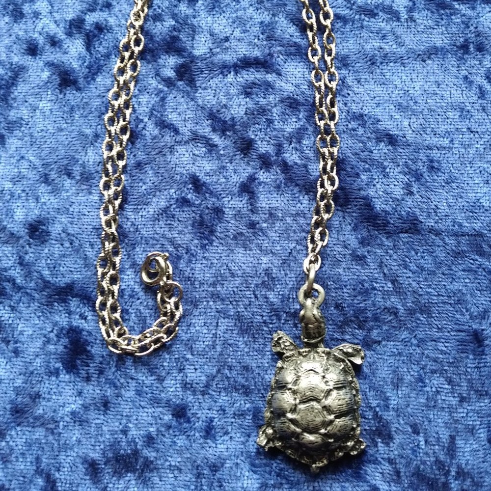 Vintage Metzke pewter turtle necklace